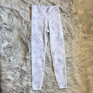 Savvi Women's Leggings in Light Gray Marble